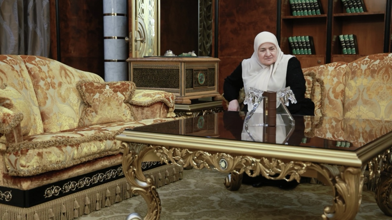 Мать Рамзана Кадырова внесли в санкционный список Великобритании