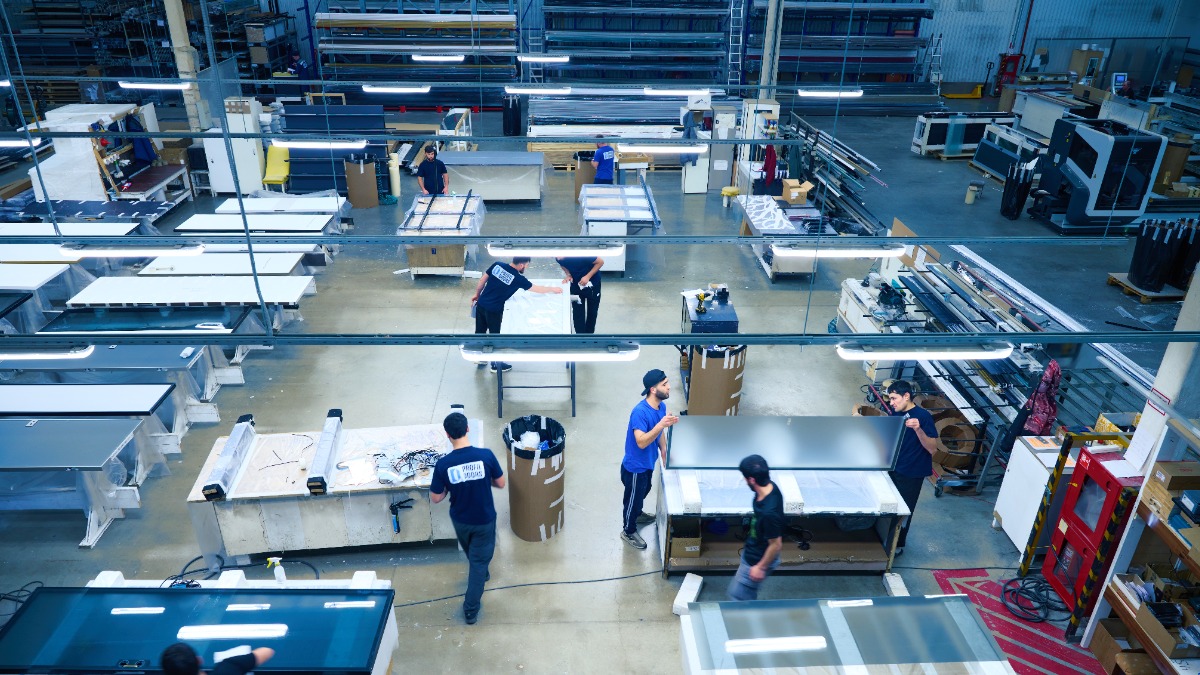 Столичные компании увеличивают поставки мебели