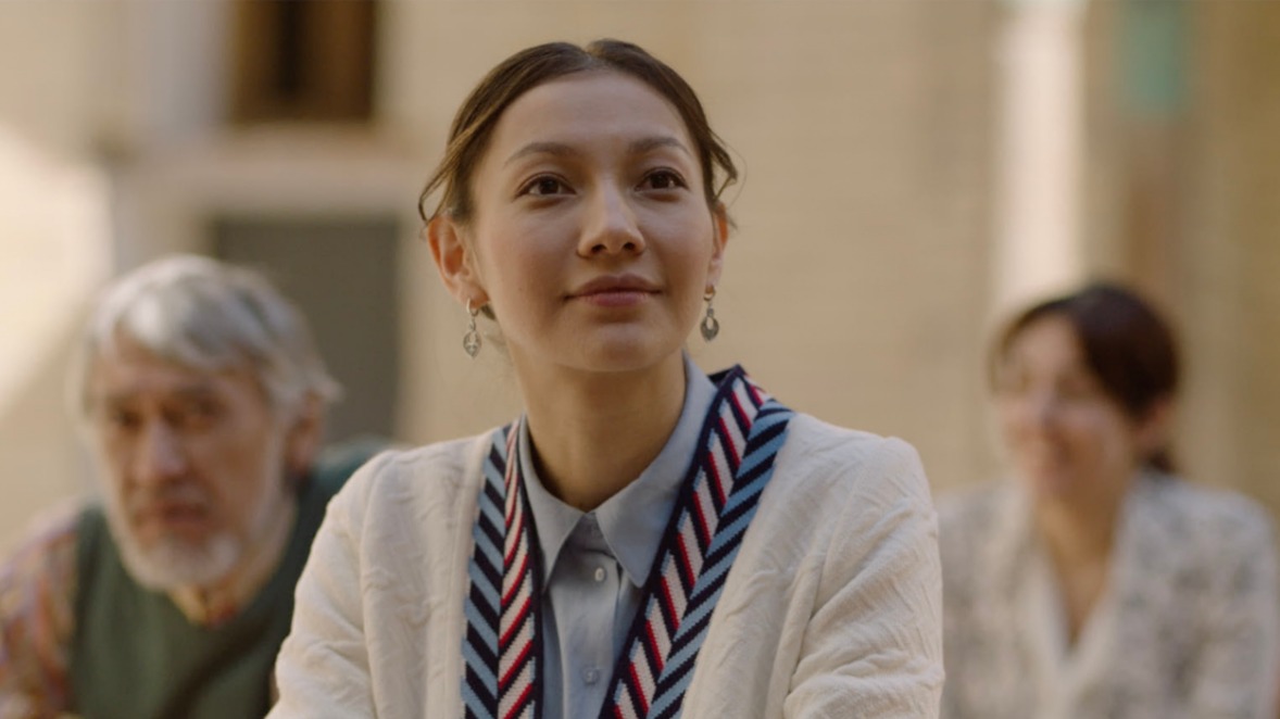 Актриса Елена Ербакова в роли учительницы Алии на съемках сериала «Крутая перемена 2»