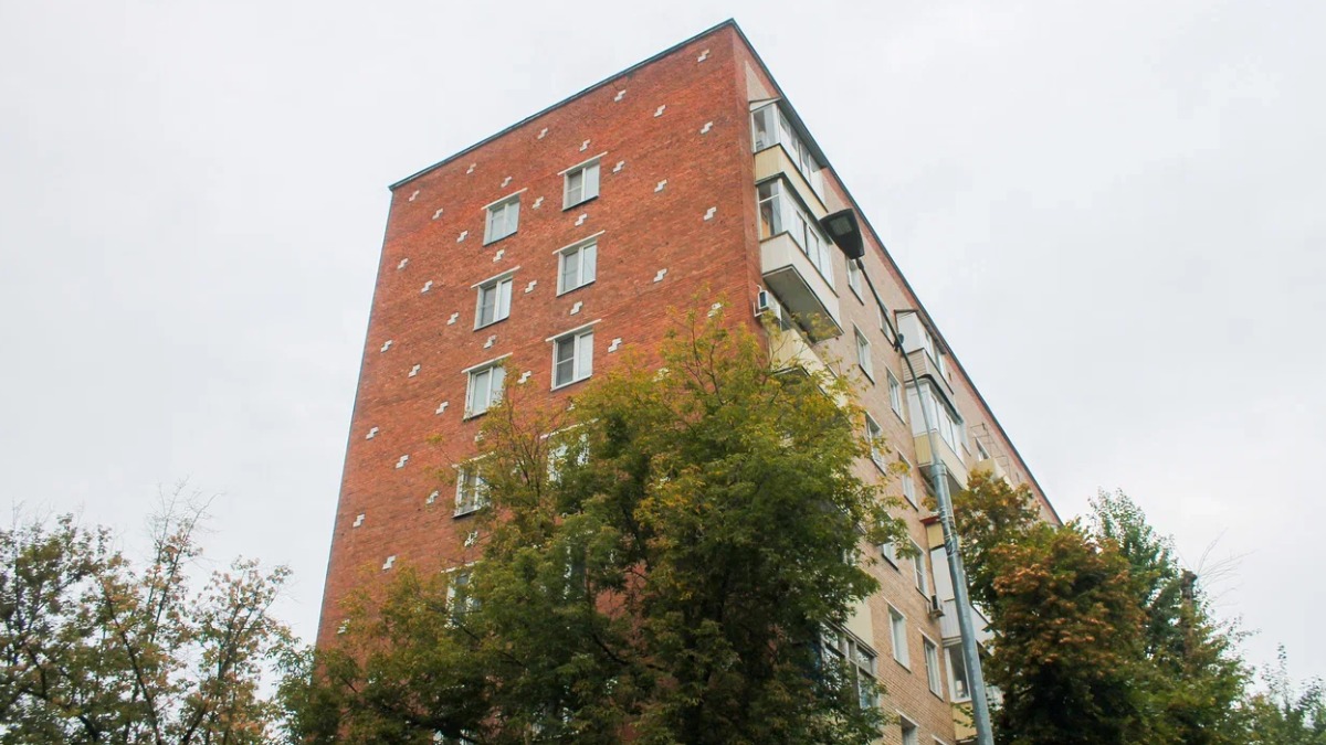 В жилом доме в районе Южнопортовый в 2025 году завершили замену всех лифтов с расширением дверных проемов