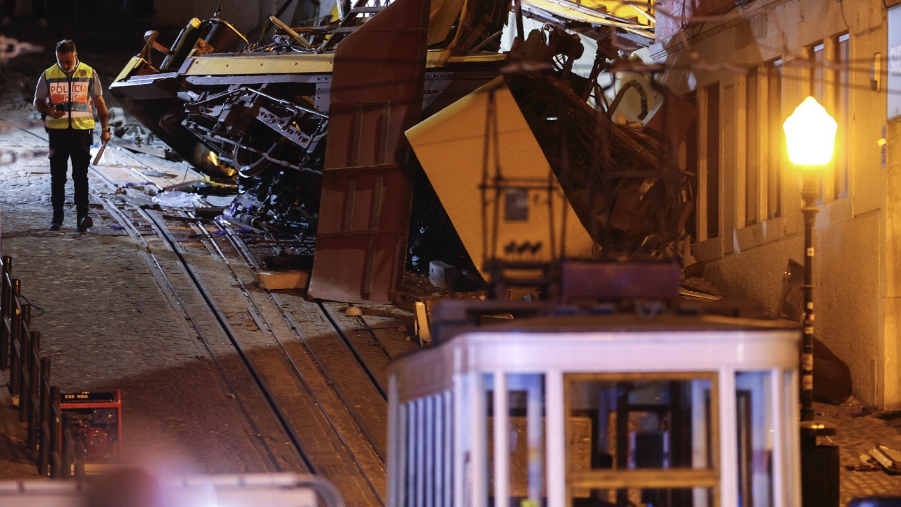 В Лиссабоне произошло крушение фуникулера: главное о произошедшем, сколько человек погибло и пострадало, причины