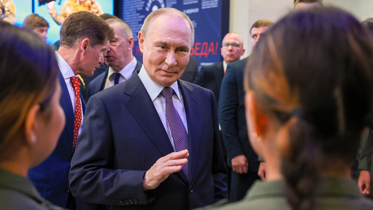 «Эти траблы полный кринж»: Путина научили молодежному сленгу во Владивостоке