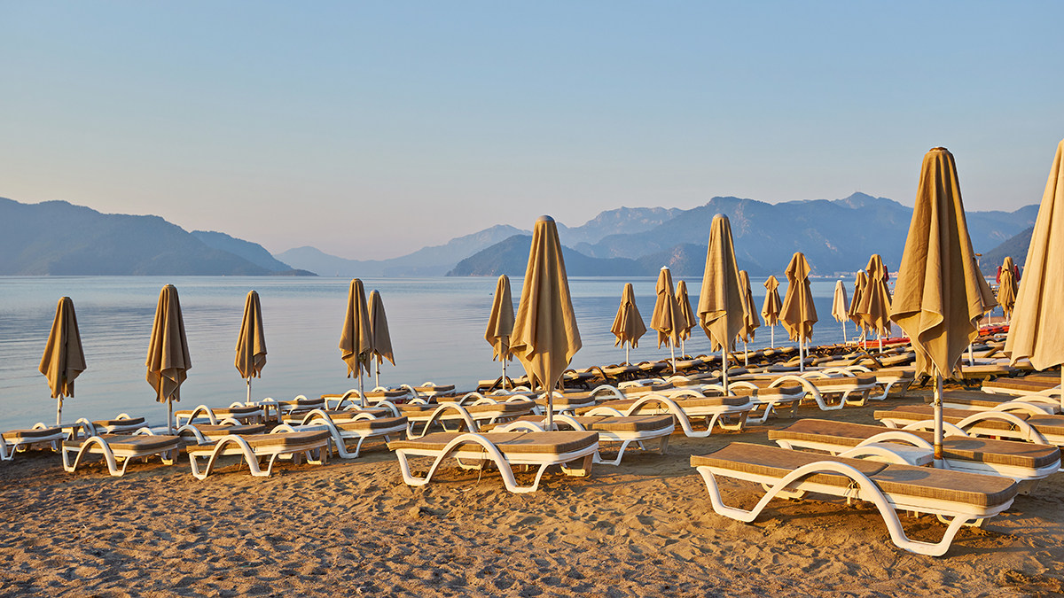 Отдыхавшая с сыном 41-летняя россиянка пропала в Турции, уснув на шезлонге