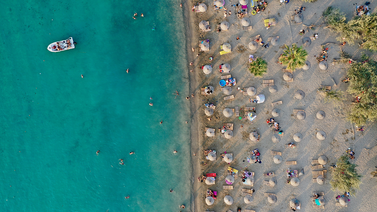 Почему купаться на морских пляжах небезопасно