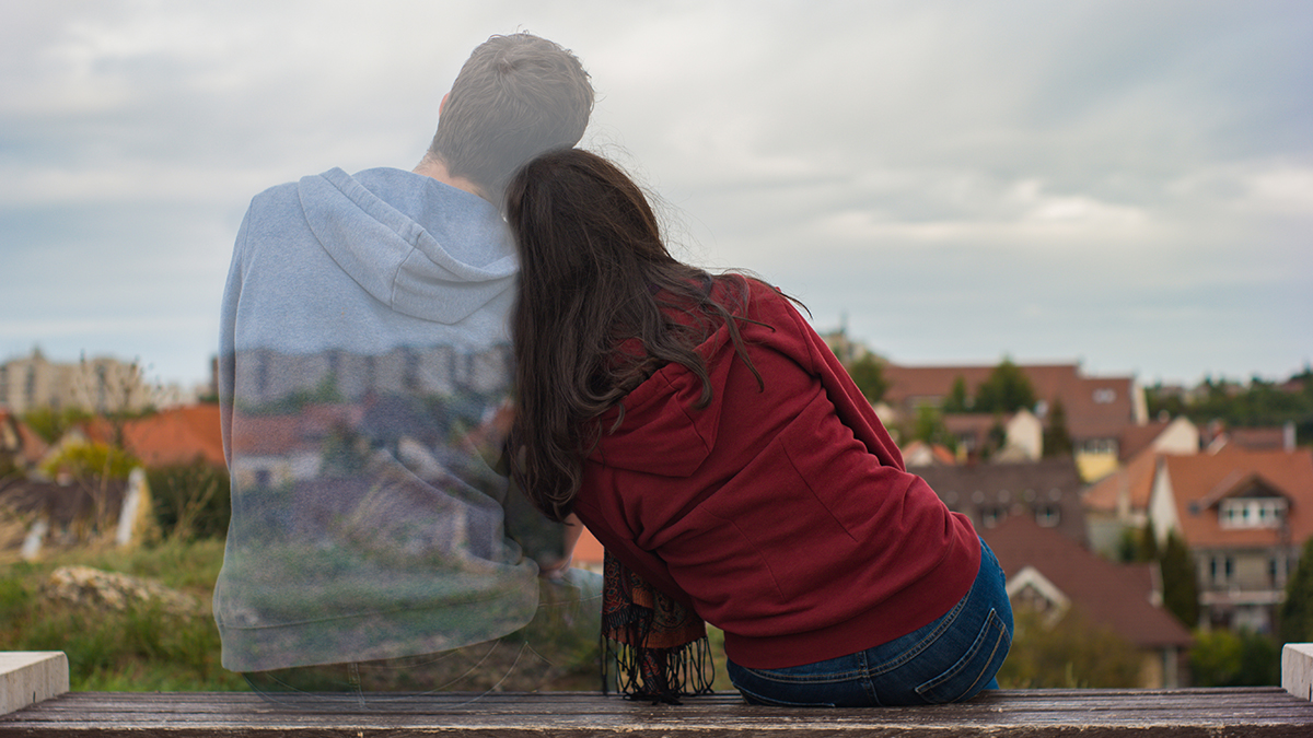 Почему люди вступают в отношения с воображаемыми партнерами: мнение психолога