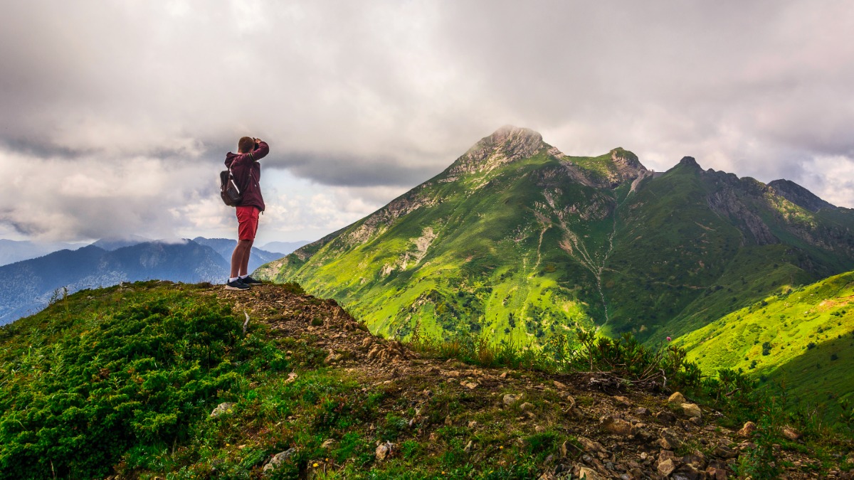 Горы хребта Аибга недалеко от курорта «Роза Хутор» привлекают туристов