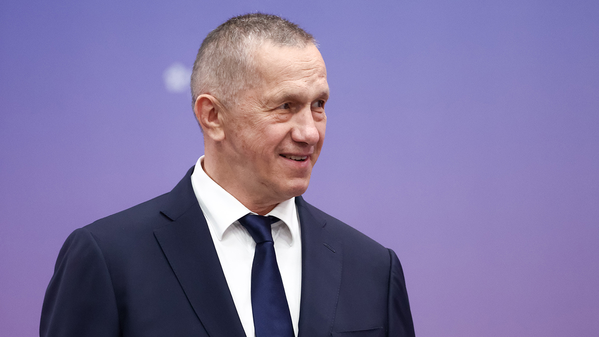 Трутнев потребовал объяснить, почему одно яблоко на Чукотке стоит 300 рублей