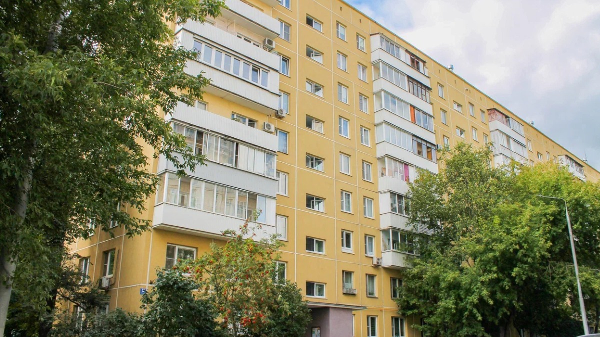 В жилом доме в районе Дмитровский в 2025 году завершается замена лифтового оборудования