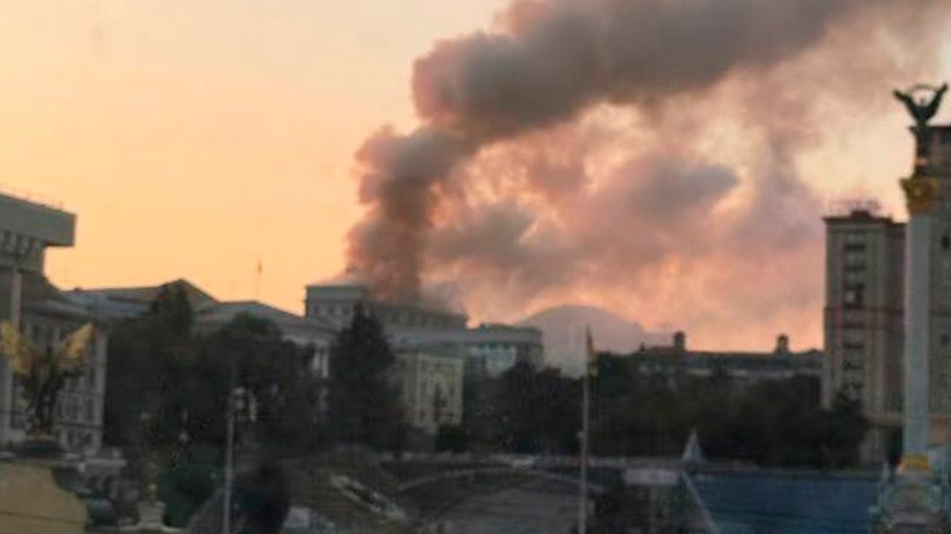 Пожар в правительственном здании произошел на Майдане в Киеве