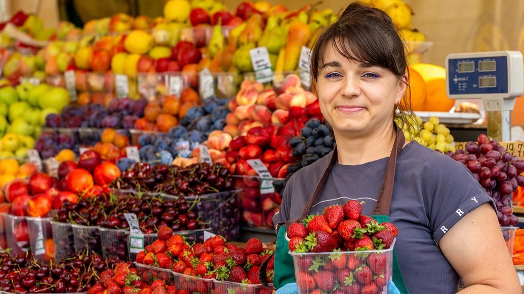 Почти 5,5 тысячи тонн продукции приобрели посетители московских ярмарок летом