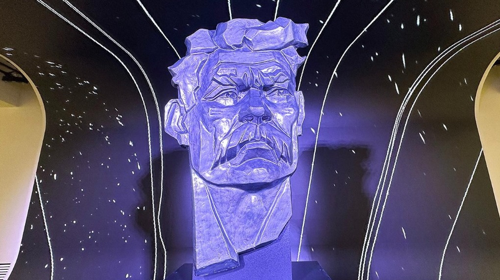 Уникальный барельеф Максима Горького нашли на киностудии в Москве