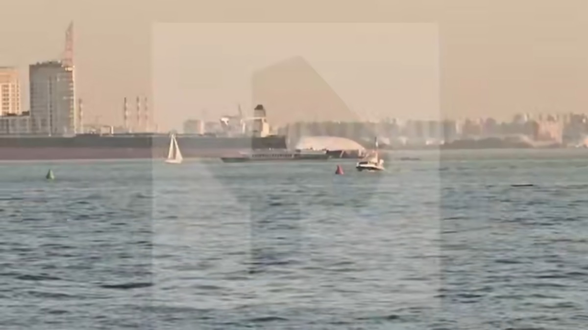 Теплоход с 71 пассажиром сел на мель в Финском заливе