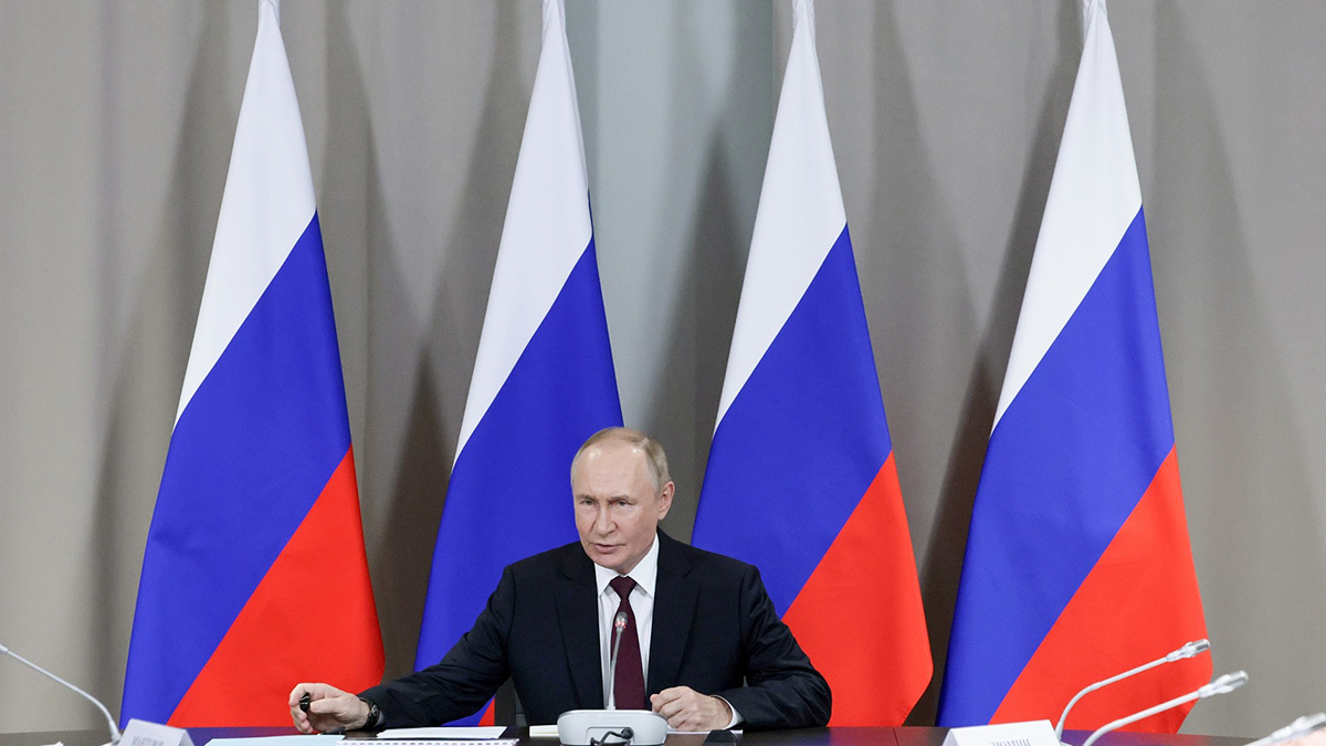 СМИ: Путин послал Западу сигнал о полном контроле ситуации в Донбассе