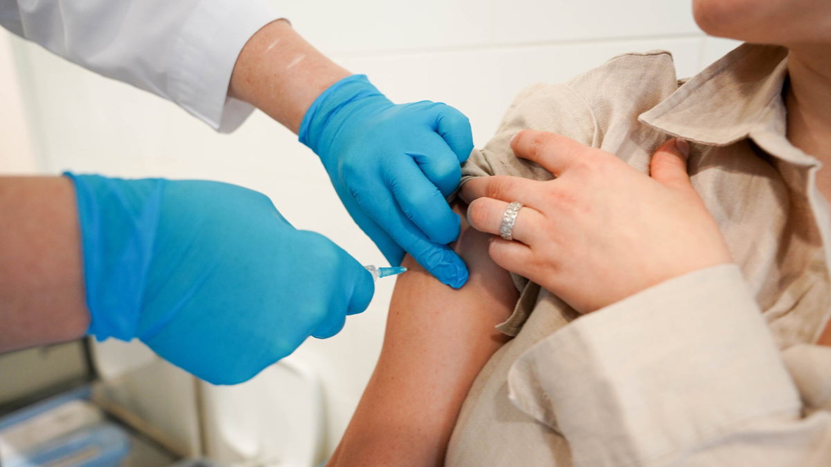 Минздрав разрешил использование вакцины для терапии меланомы