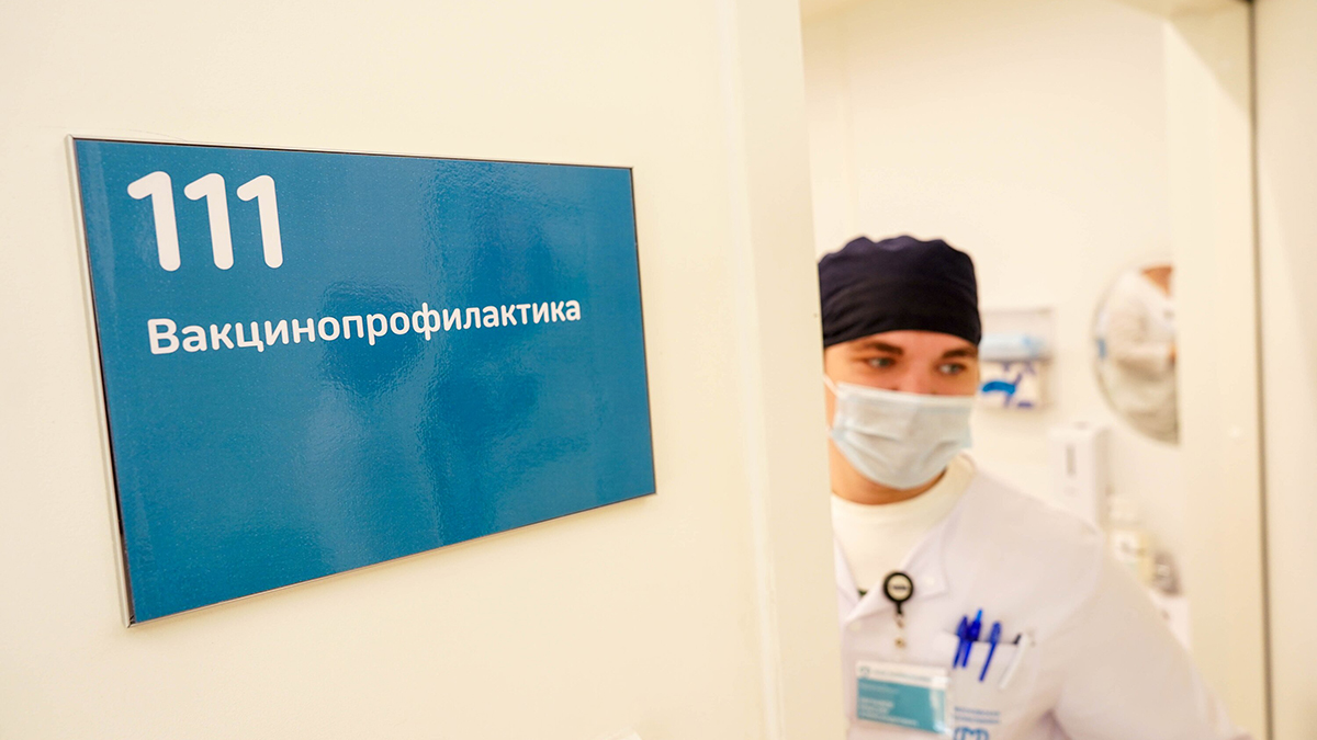 Почему перед вакцинацией стоит отказаться от сладкого и алкоголя