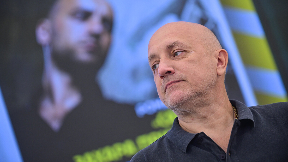 Захар Прилепин отправится на фронт в течение двух недель