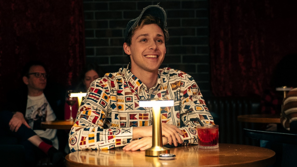 Кадр из сериала «Универ. Молодые» (2025): Влад Прохоров в роли студента Феди Сычева