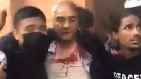 Экс-премьера Непала и его жену ранили в ходе беспорядков