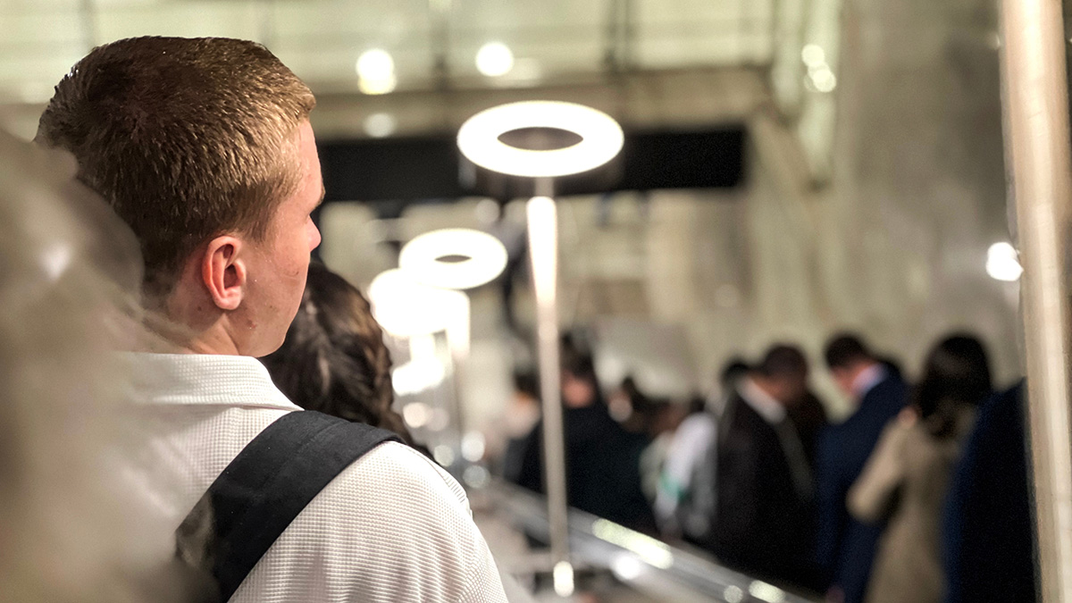 Можно ли занимать обе стороны эскалатора в метро