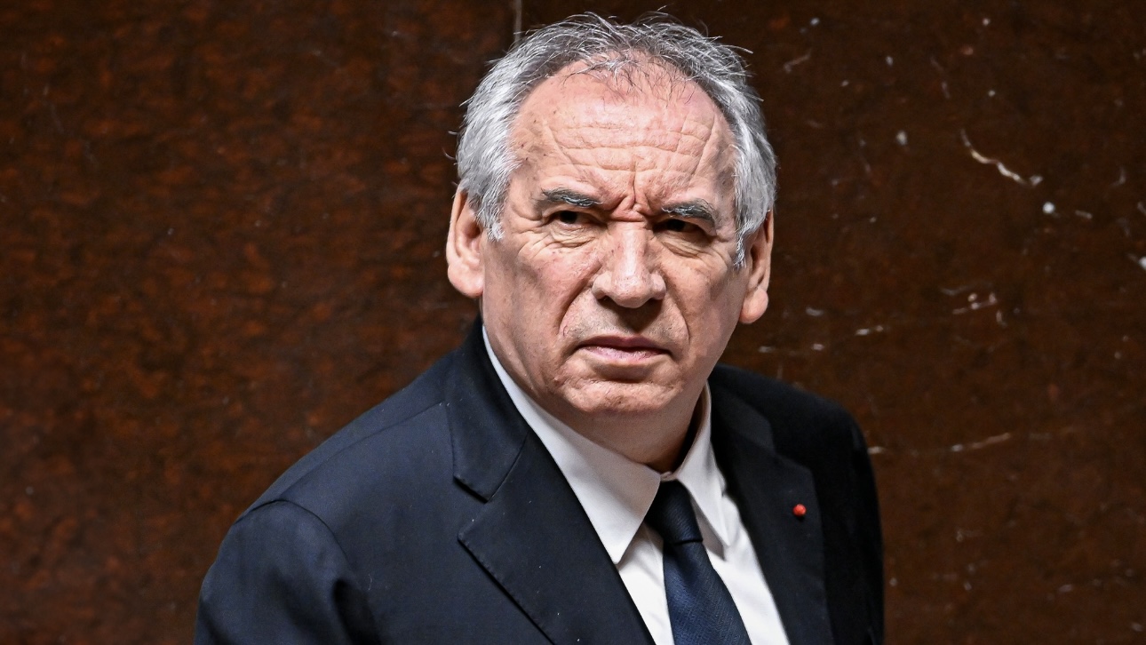 Премьер Франции Байру передал Макрону прошение об отставке