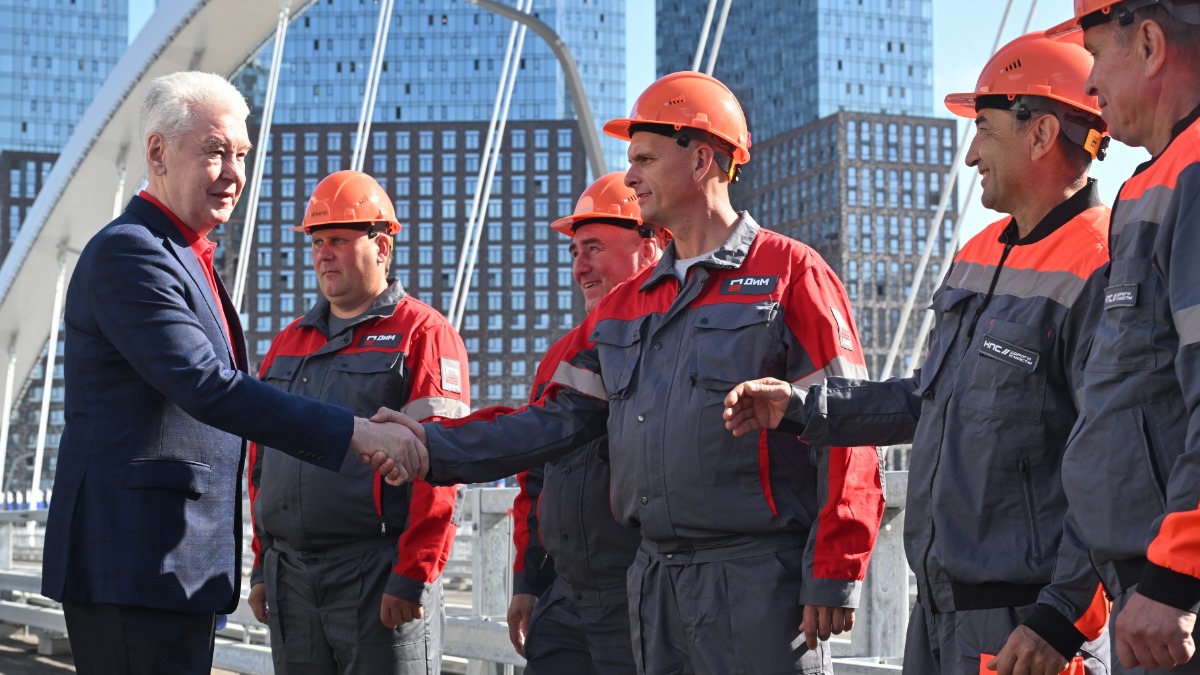 Мэр Москвы Сергей Собянин открыл мост Академика Королева. Он связал Шелепихинскую набережную с Филевской поймой и Национальным космическим центром