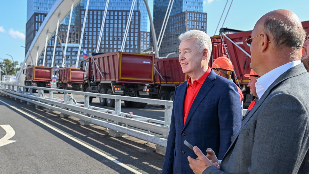 Мэр столицы Сергей Собянин и внук легендарного академика Сергея Королева — Андрей Королев на открытии нового моста Академика Королева через Москву-реку