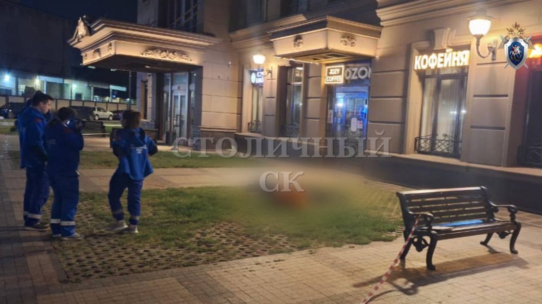 Педиатр выпал из окна московского ЖК: личность, версии о причинах гибели и показания очевидцев