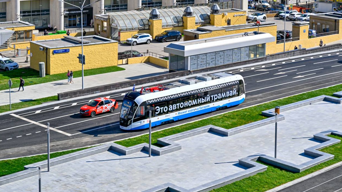 Сергей Собянин открыл первую в России трамвайную линию без контактной сети