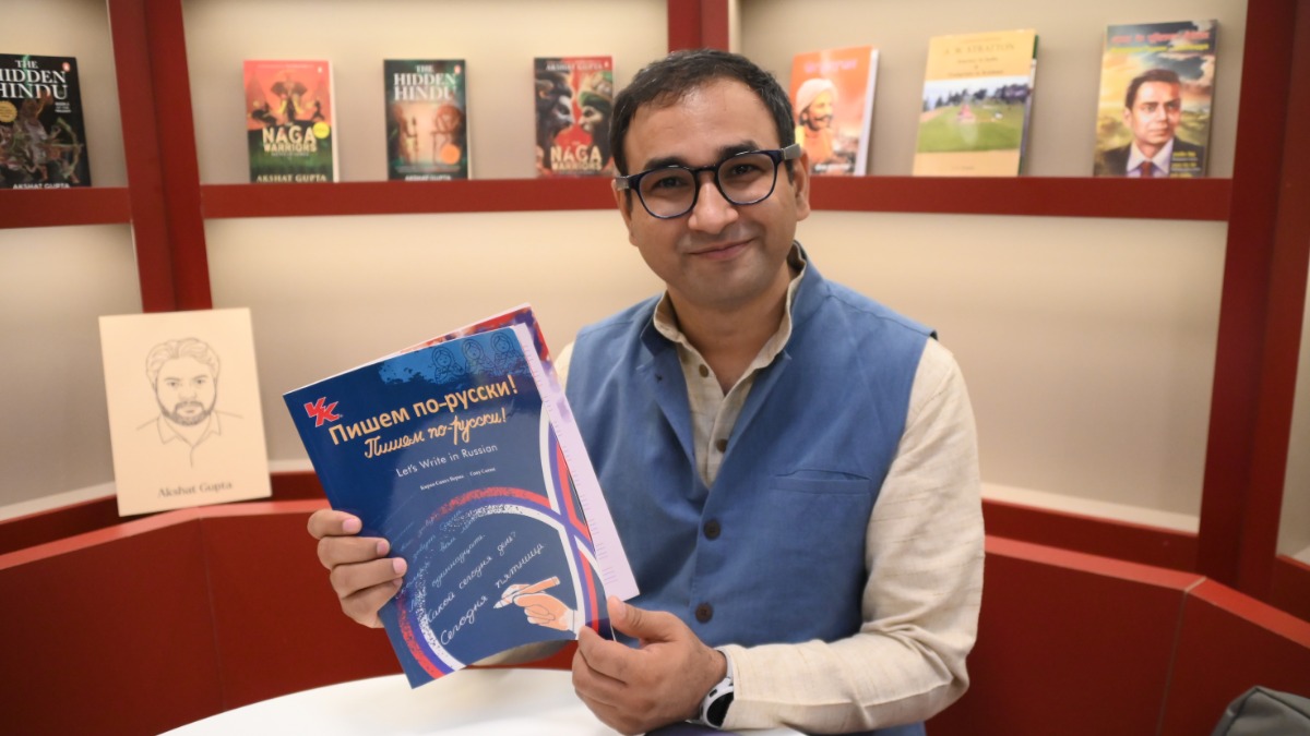 Переводчик из Индии Сону Саини представил свой учебник русской каллиграфии