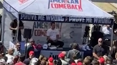 Появились кадры покушения на известного американского консерватора Чарли Кирка