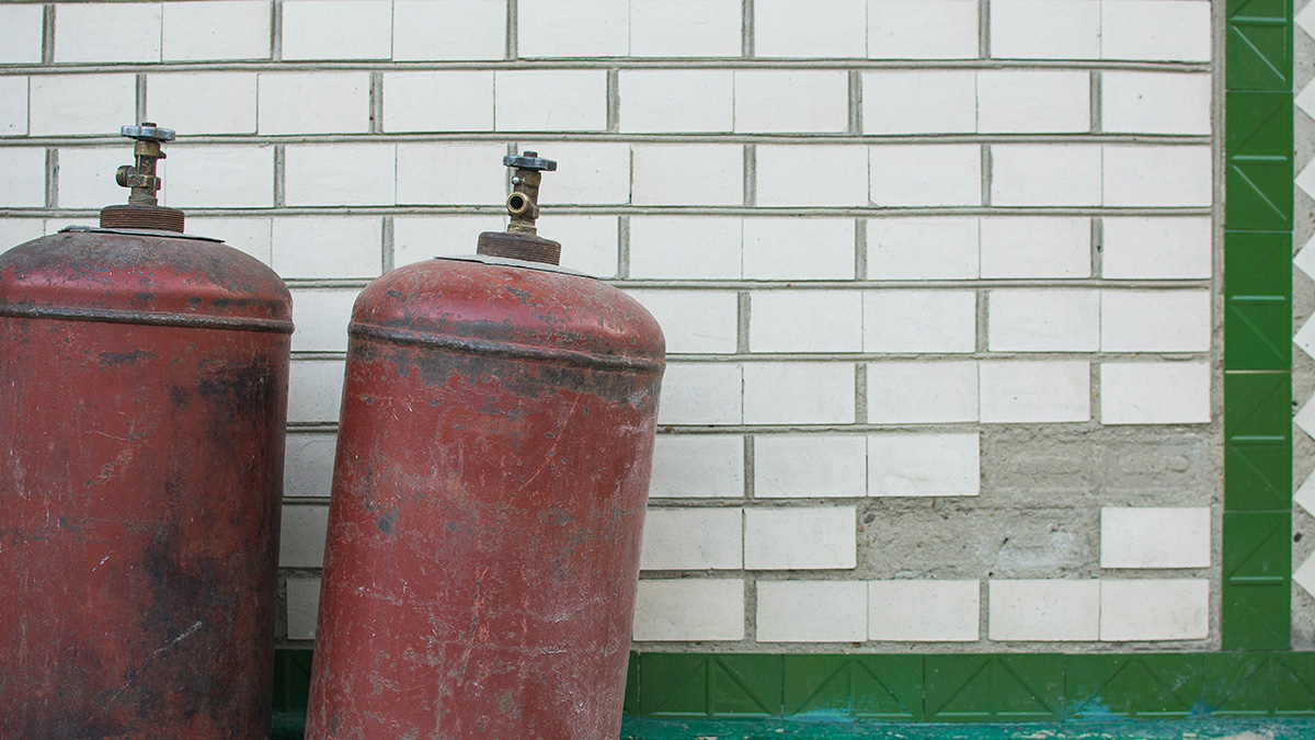 «МК»: Рабочий пострадал после взрыва газового баллона на стройке в Москве