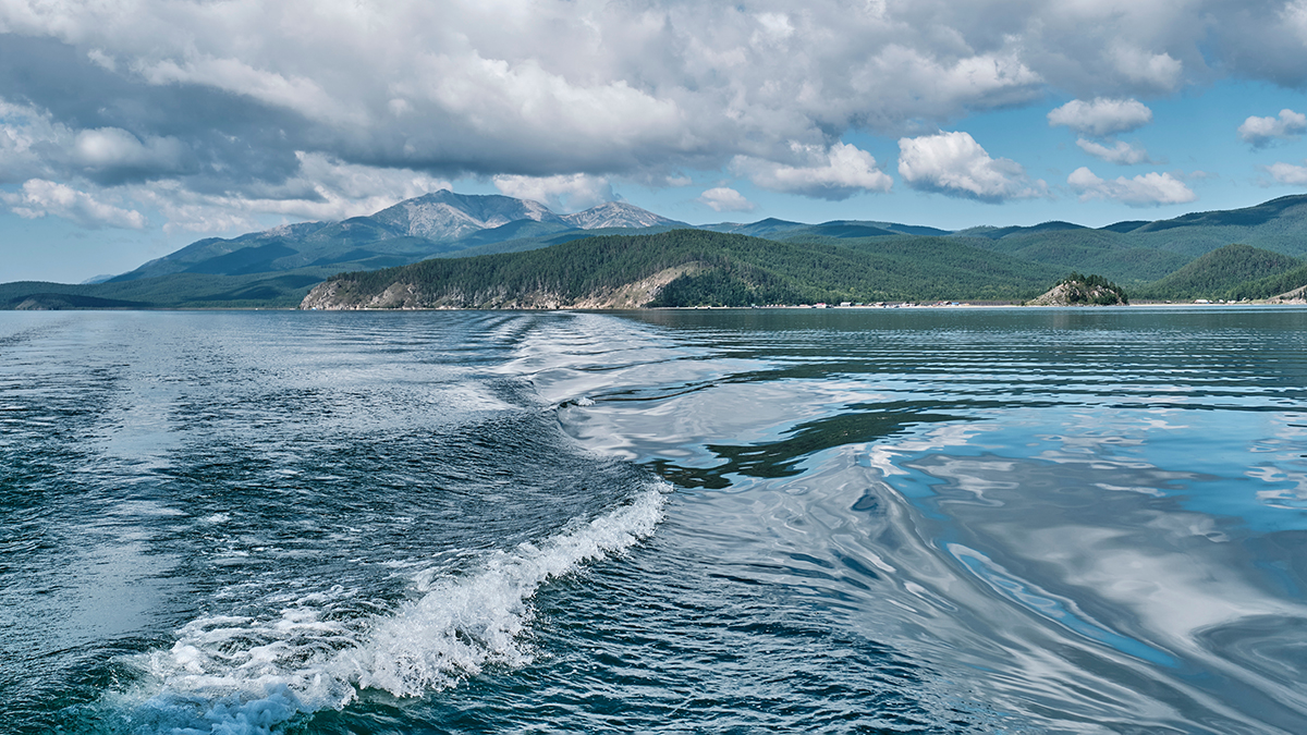 Мужчина погиб, пытаясь спасти жену и внука на Байкале