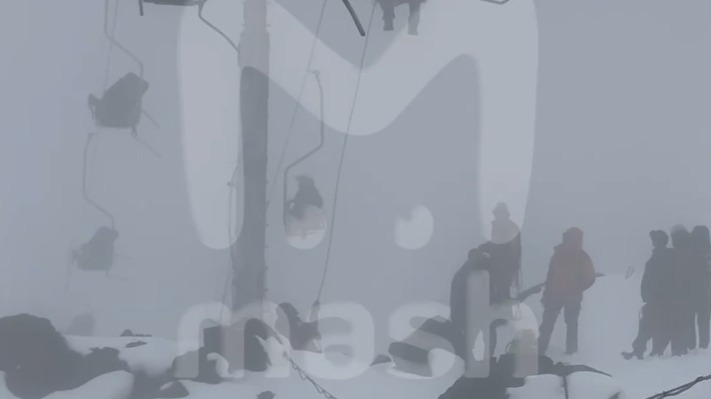 Mash: Группа из 25 альпинистов застряла на Эльбрусе после обрыва канатной дороги