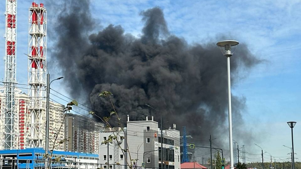 Строящаяся парковка загорелась в подмосковном Красногорске