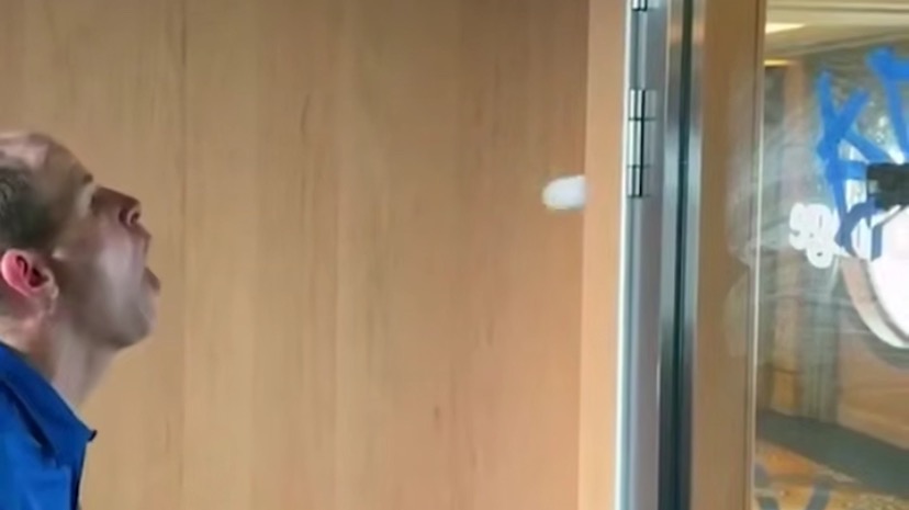 Американец 51 раз выплюнул и поймал мячик для тенниса и попал в Книгу рекордов Гиннесса