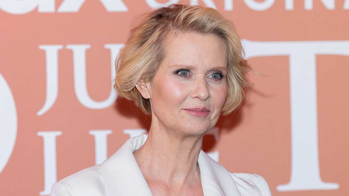 Как повлиял рак на внешность звезды «Секса в большом городе» Синтии Никсон — объясняет пластический хирург 