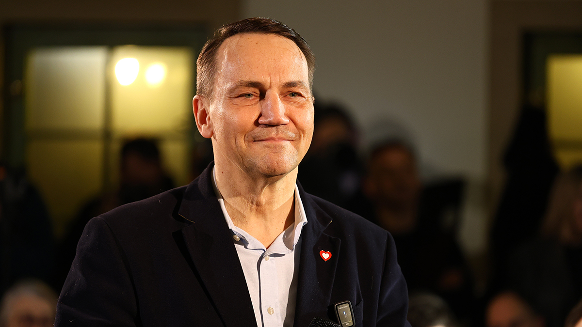 Сикорский: Польша не планирует разрывать дипломатические отношения с Россией