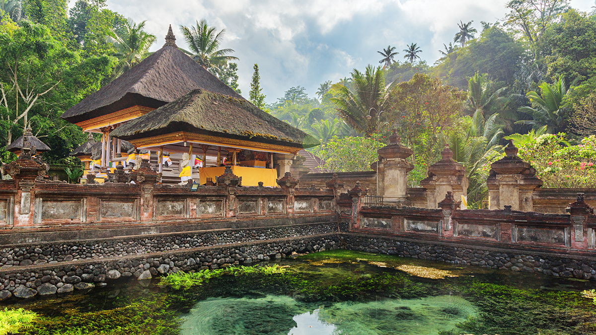 Неженатым туристам запретили заниматься сексом на Бали