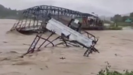 Мост через реку Тубал смыло в Индии из-за катастрофического наводнения