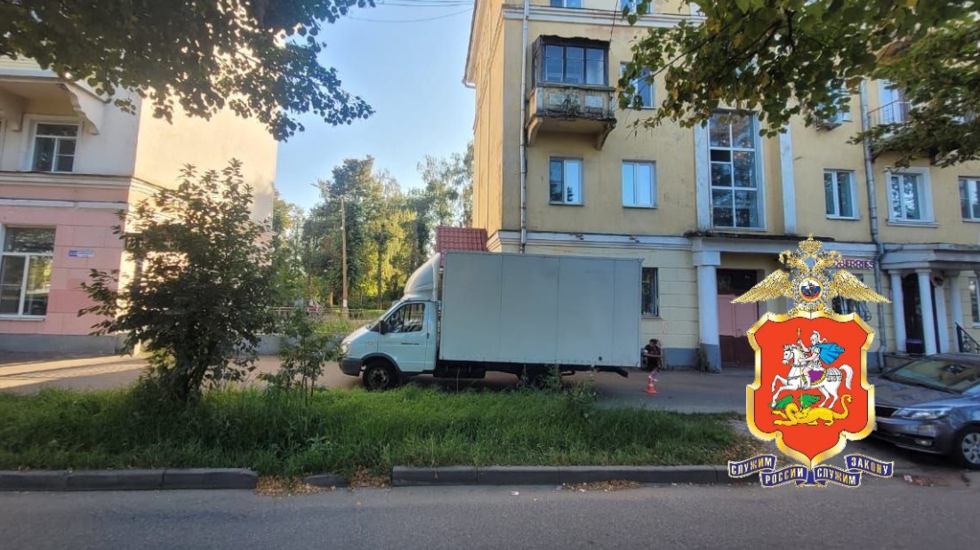 «Газель» сбила пожилую женщину рядом с домом в Подмосковье