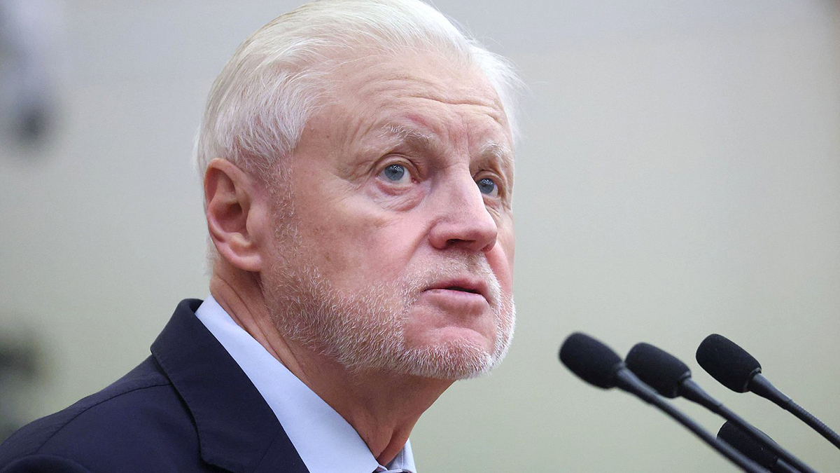 Миронов предложил ограничить зарплаты главврачей и директоров школ