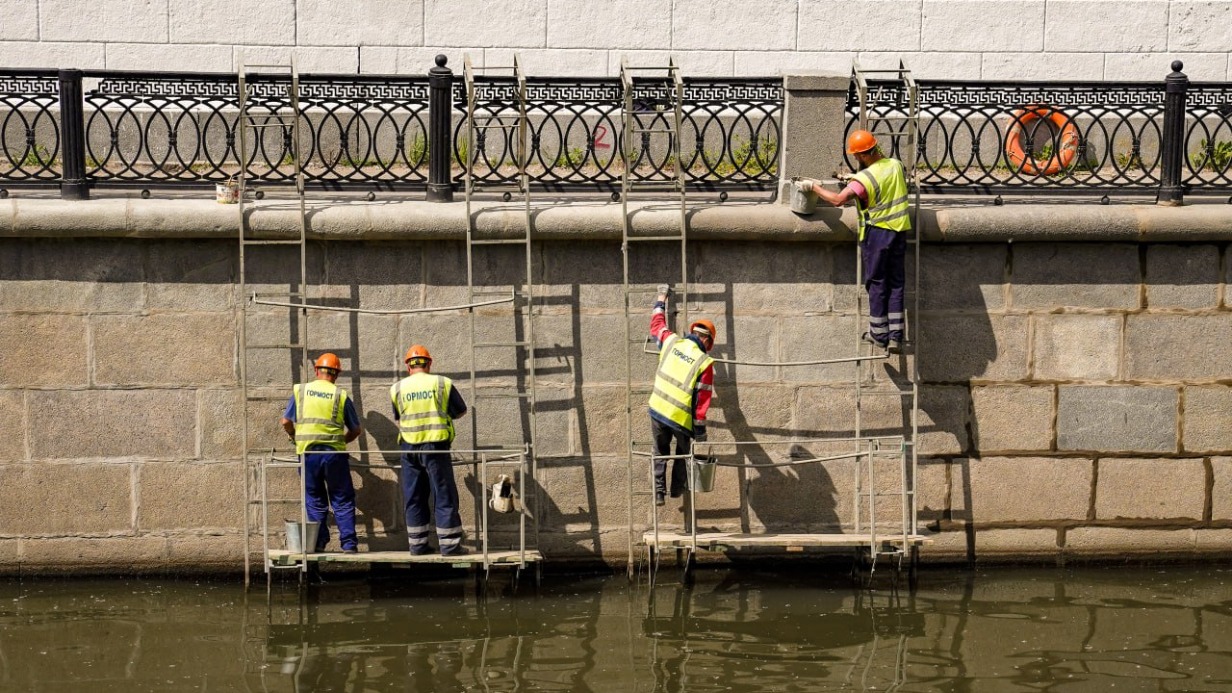 Столичные специалисты отремонтировали Новодевичью набережную