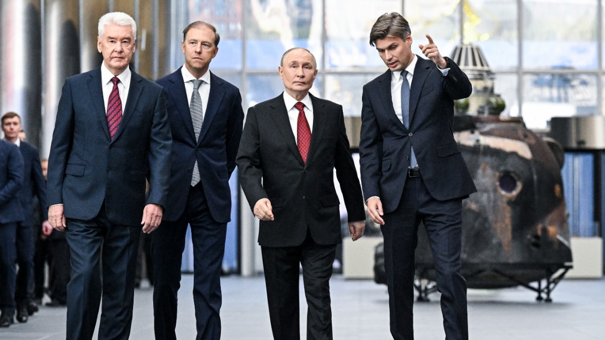 Мэр Москвы Сергей Собянин, первый вице-премьер РФ Денис Мантуров, президент России Владимир Путин и генеральный директор госкорпорации «Роскосмос» Дмитрий Баканов во время открытия комплекса Национального космического центра