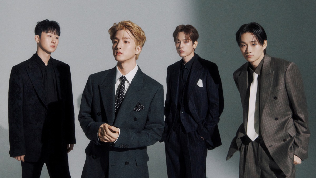 Состав группы W24: Аарон, Ховон, Джонгиль, Юнсу