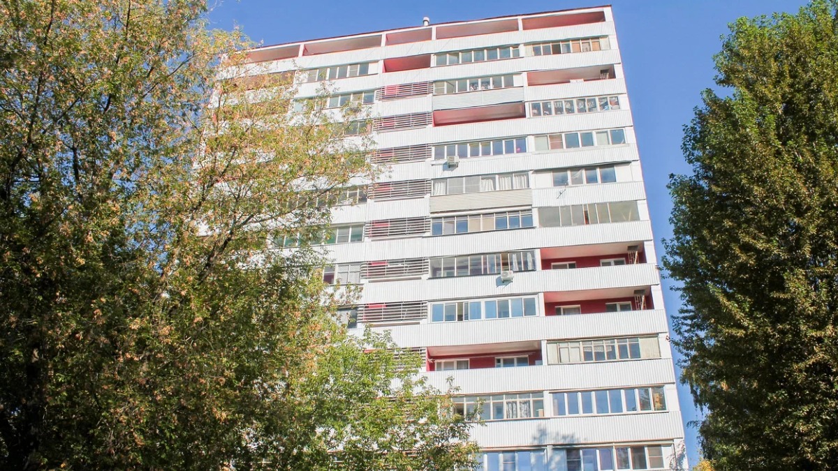 В жилом доме в районе Измайлово в 2025 году завершена замена лифтового оборудования с расширением дверных проемов