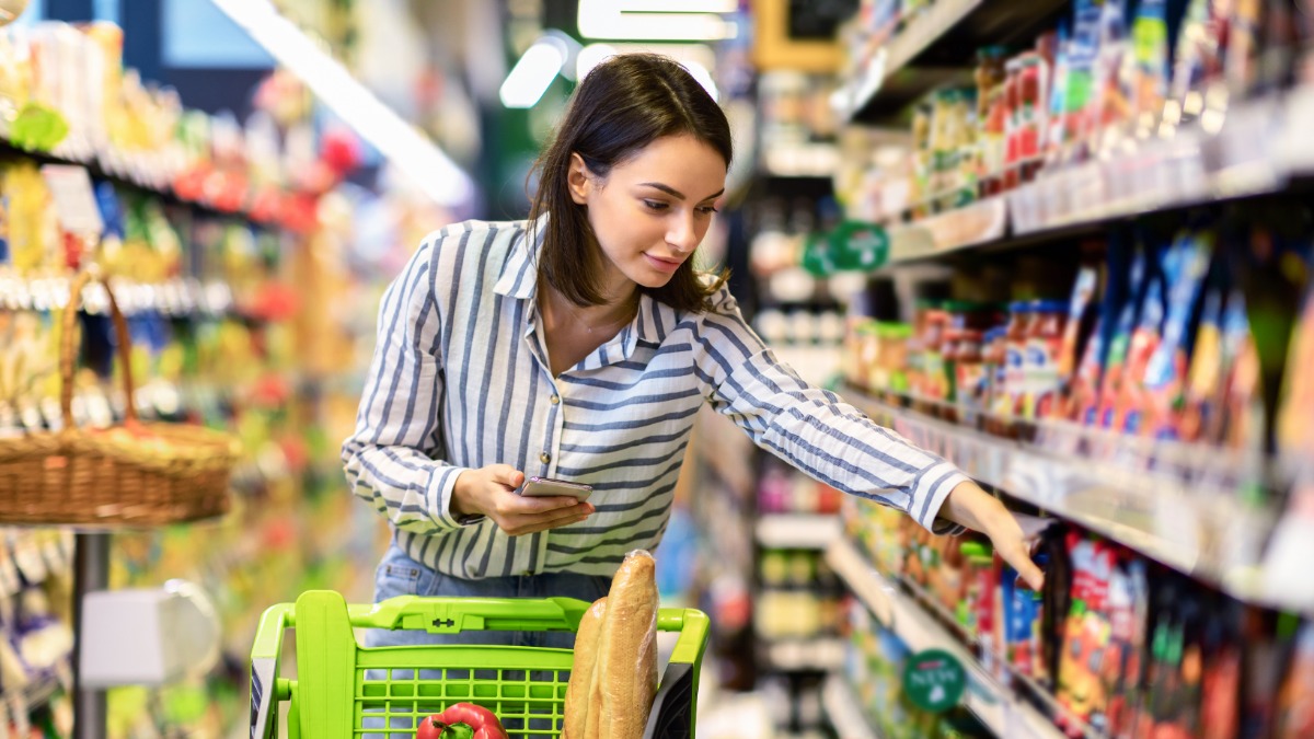 Когда вы выбираете продукты в магазине, есть возможность проверить их свежесть и качество