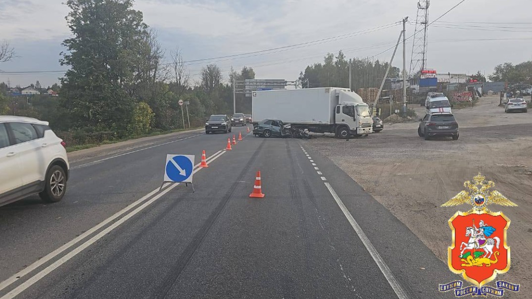 Водитель легковушки погиб после столкновения с грузовиком в Солнечногорске