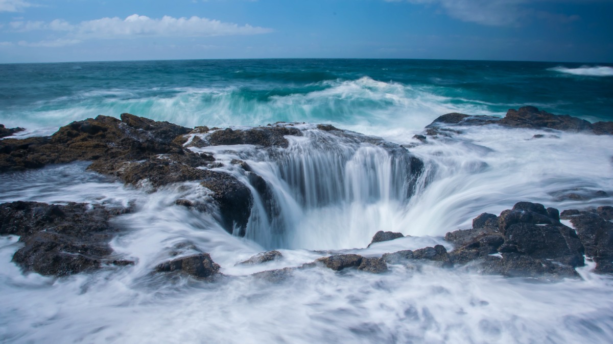 Daily Mail: Турист погиб после падения в Колодец Тора в США