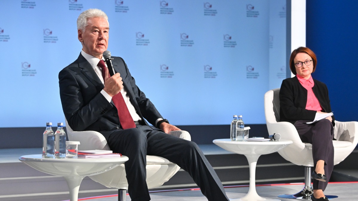 Мэр Москвы Сергей Собянин и председатель Банка России Эльвира Набиуллина на пленарном заседании «Финансовая система: вызовы и задачи» X Московского финансового форума, который проходит в Центральном выставочном зале «Манеж»