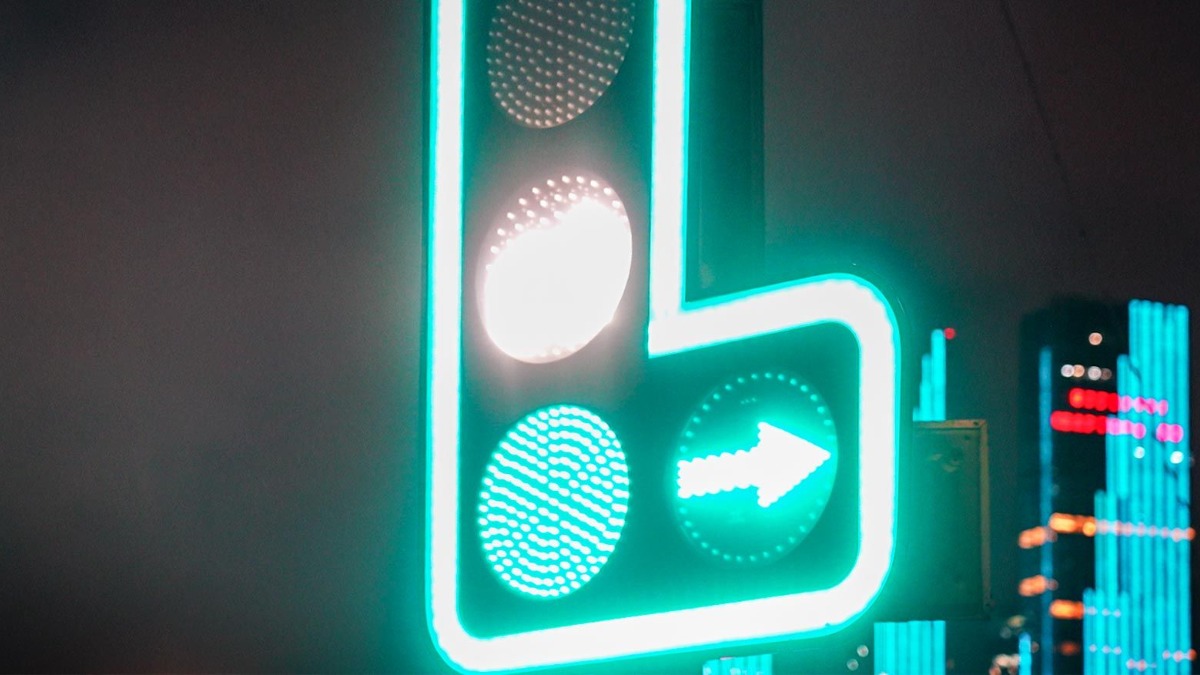 Светофоры с контурной подсветкой протестируют на 46 участках столицы